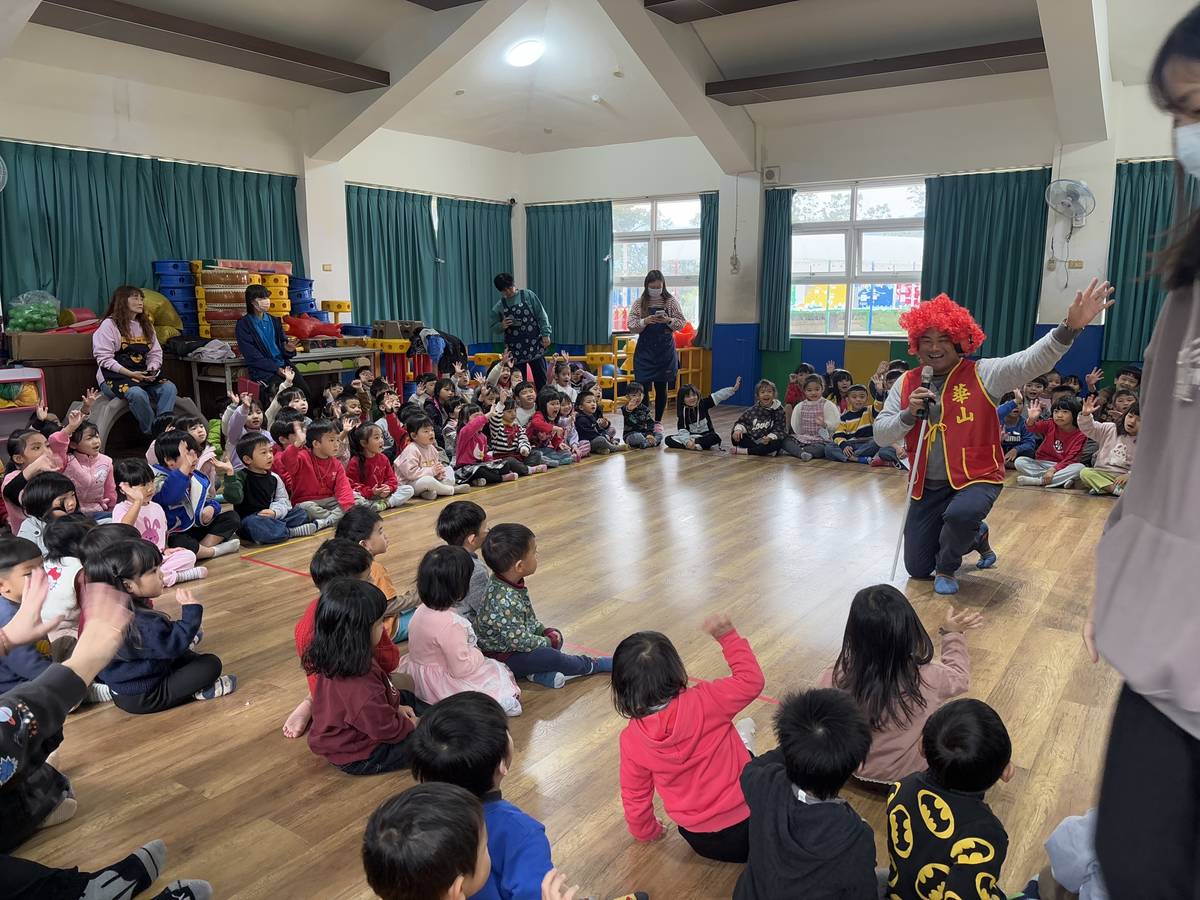 青荳芽幼兒園用體驗教孩子愛老敬老