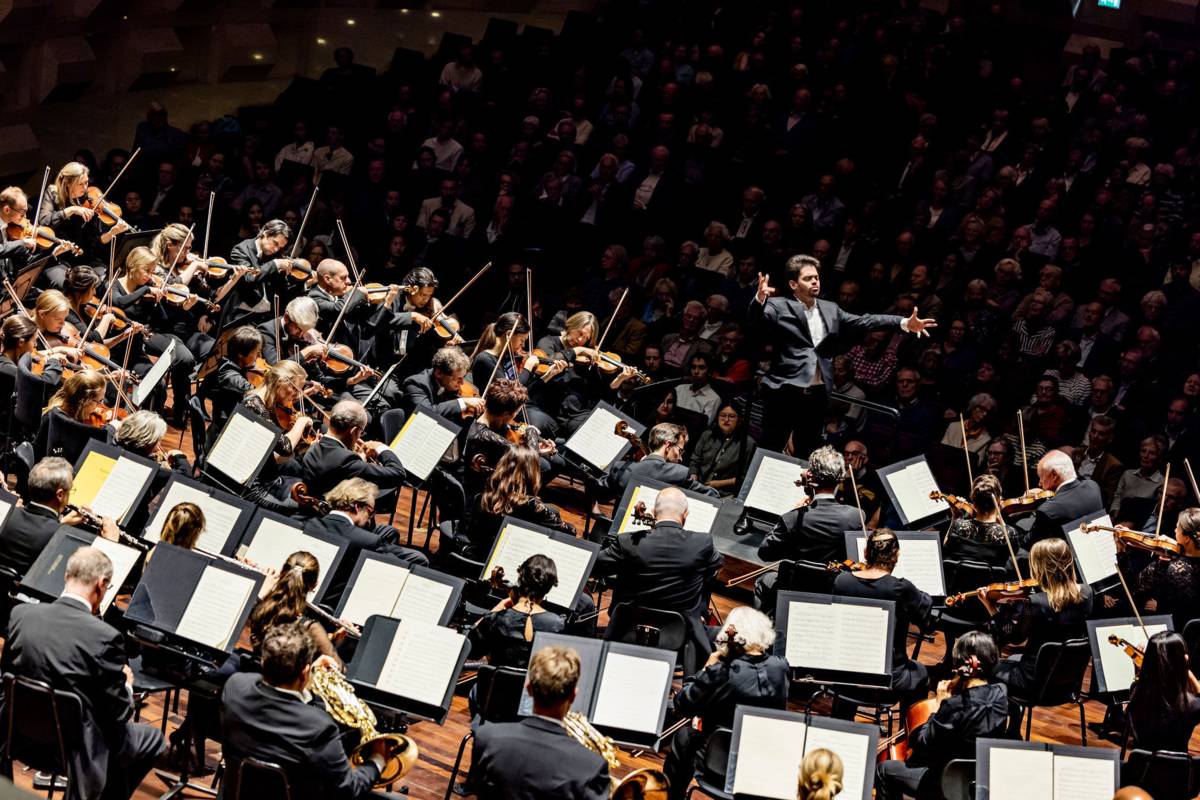 鹿特丹愛樂管絃樂團將第3度訪臺，將由鹿特丹愛樂史上最年輕的首席指揮拉哈夫·沙尼（Lahav SHANI）領軍(攝影：Guido Pijper，衛武營國家藝術文化中心提供)