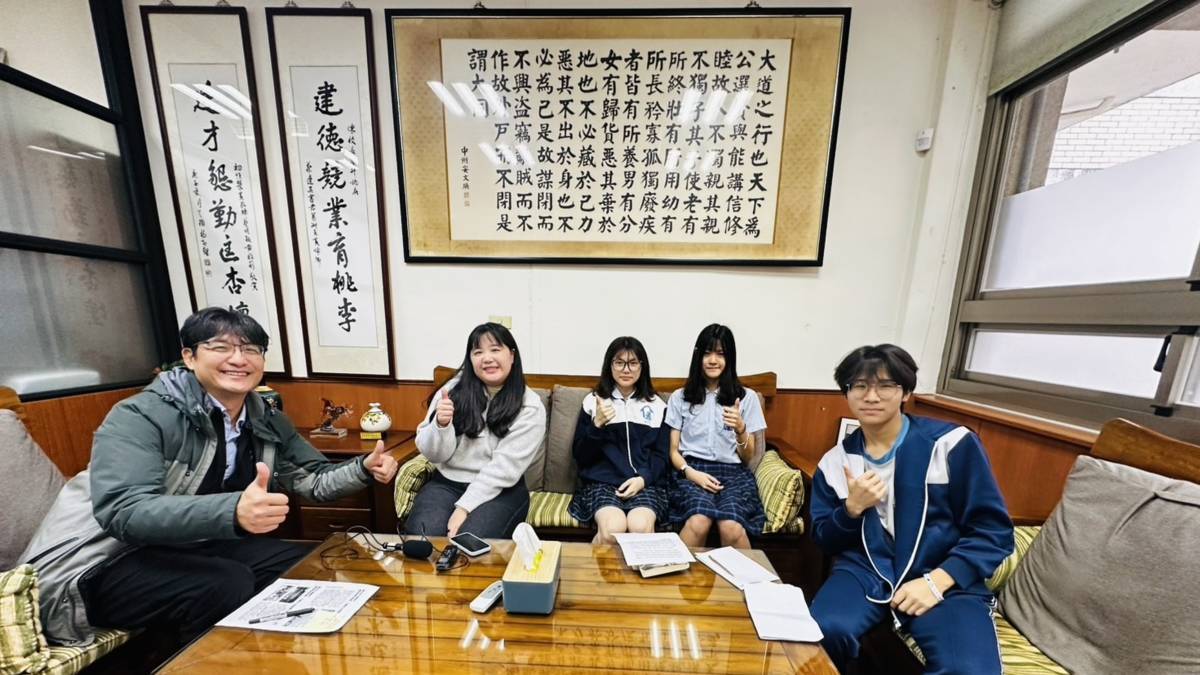 113學年度健康促進學校輔導計畫校園健康主播評選-國中組佳作-臺北市介壽國民中學-採訪合照
