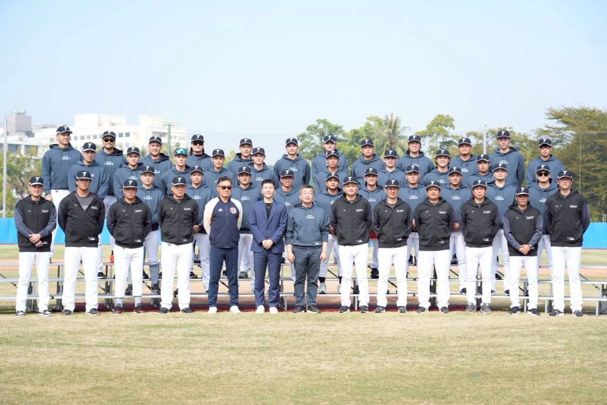 2026年世界棒球經典賽中華代表隊開訓典禮全體合影。(運動部提供)