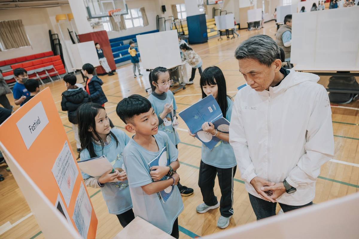 萬興國小策劃世界博覽會，學生探究主題國家進行專題發表