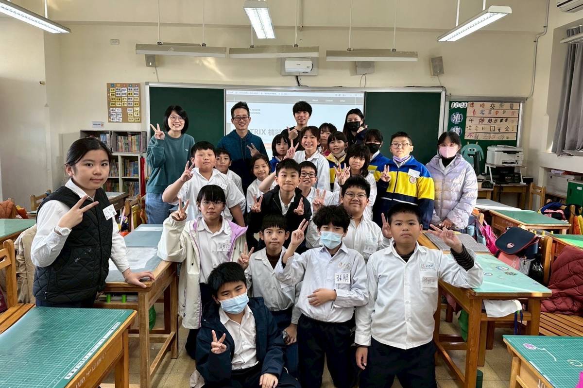 新北中山國小攜手錦和高中 推動機器人體驗課程