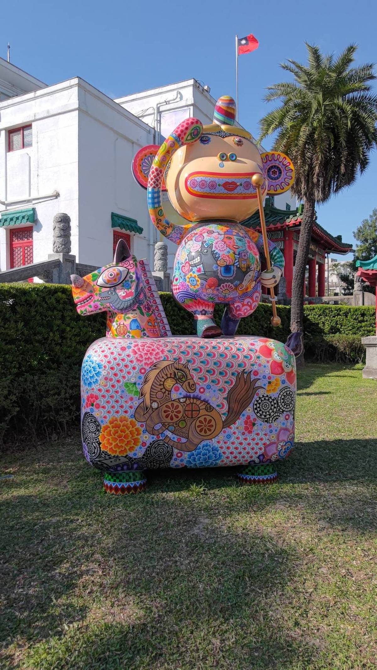 繽紛雕塑現身南海學園  史博館以洪易作品邀民眾親近