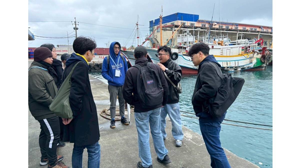 李正新-為國際基督徒青年團進行港邊走讀