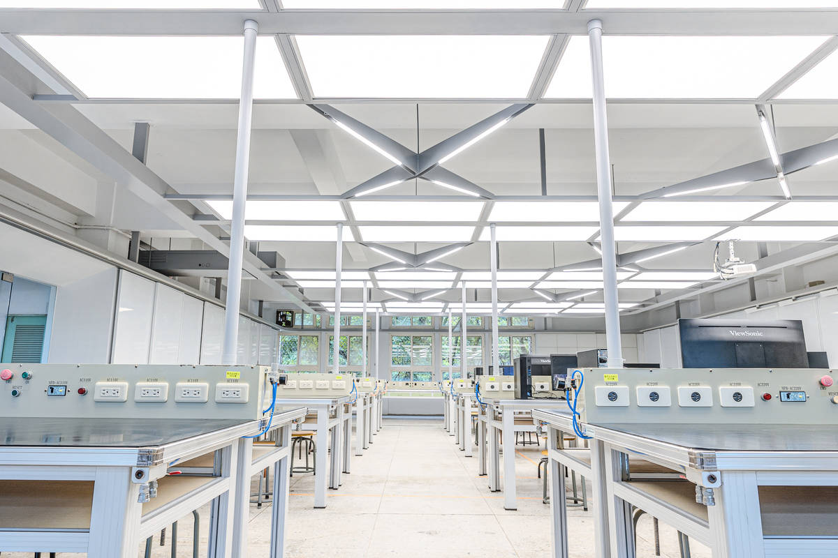 淡水商工電機科實習工場榮獲德國2025iF設計獎肯定(新北市教育局提供)