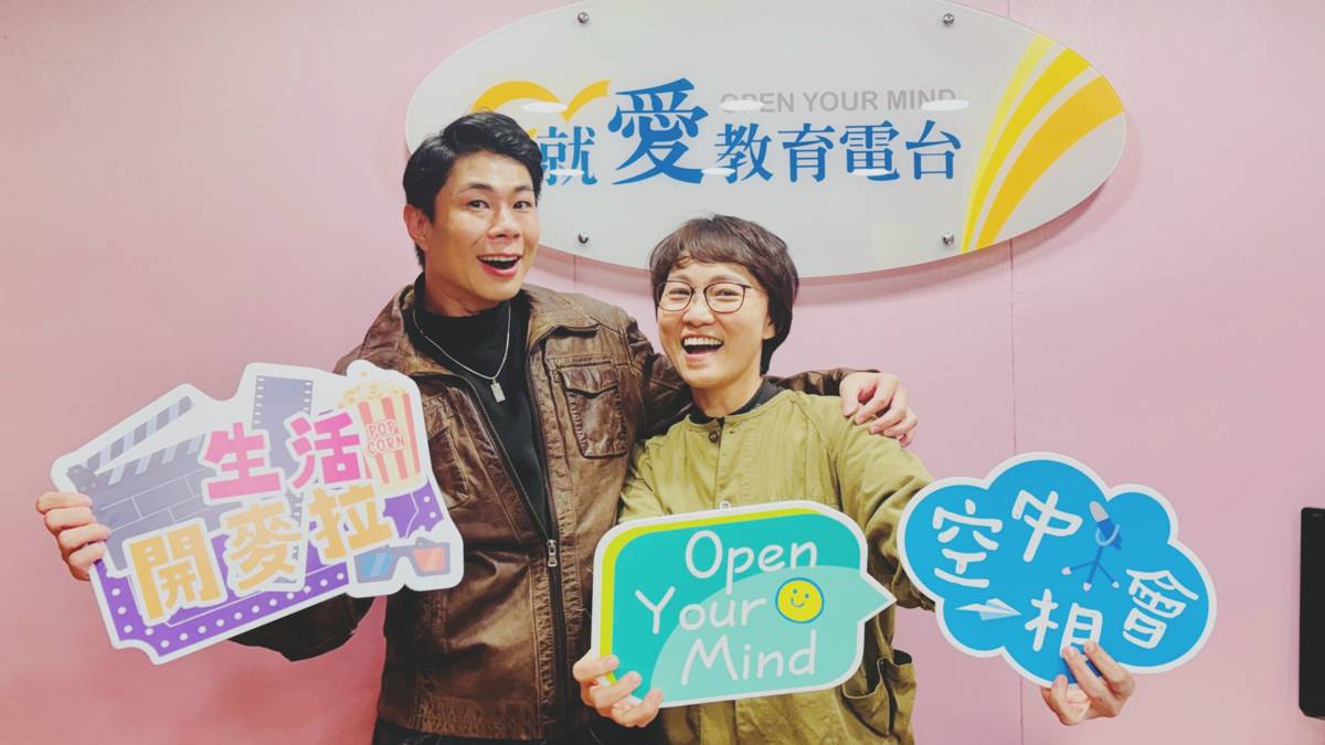 臺東縣康樂國小教師蔡昔熹(左)