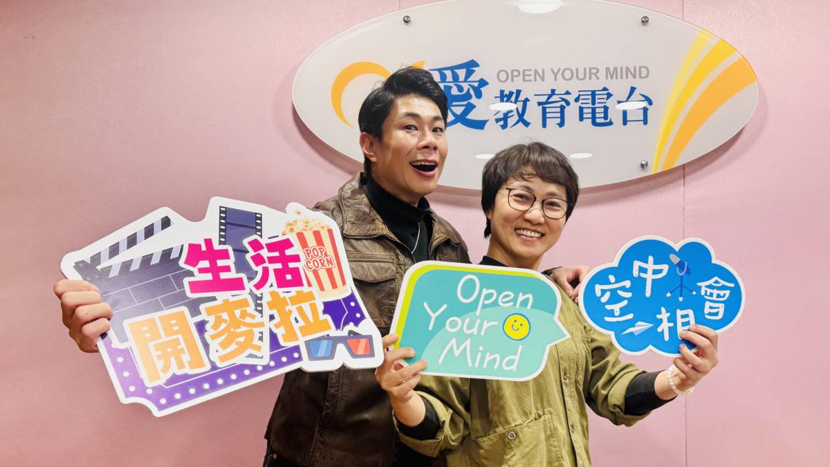 臺東縣康樂國小教師蔡昔熹(左)