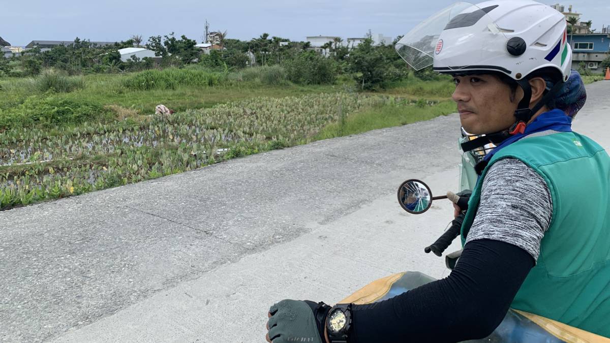 蘭嶼郵差簡偉駿不只送信還送上幸福