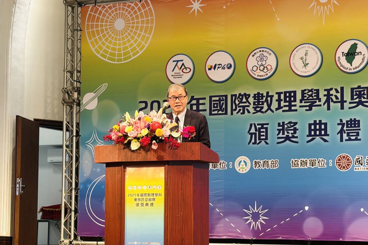 教育部部長鄭英耀致詞