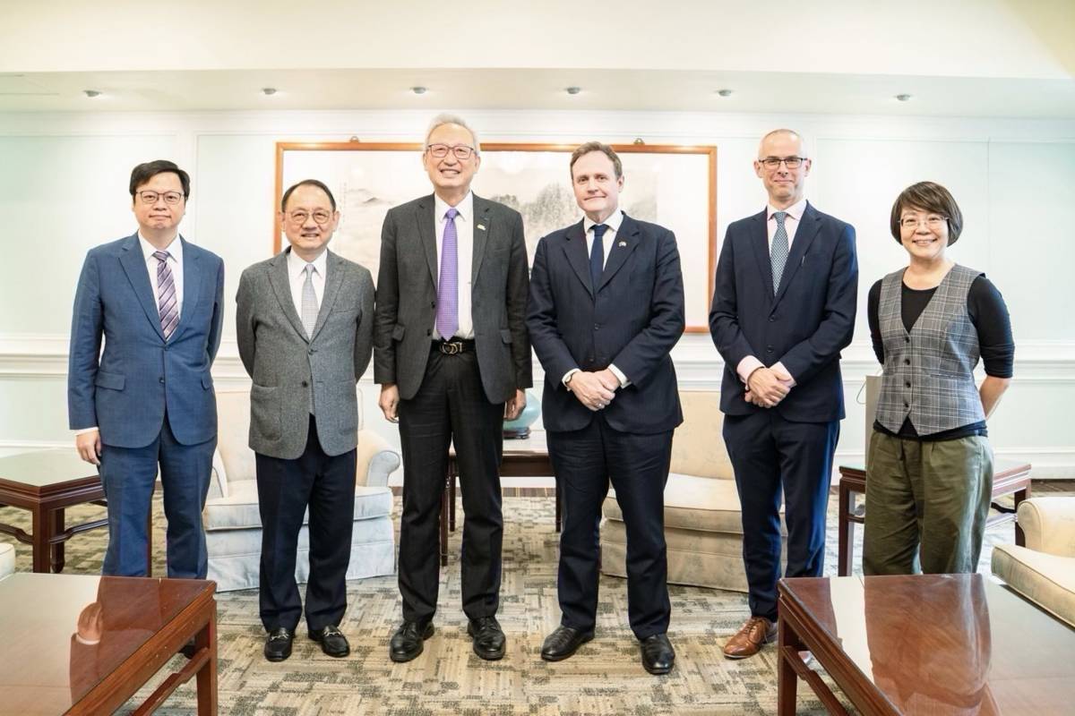 外交部政務次長吳志中（左三）與午宴貴賓合影