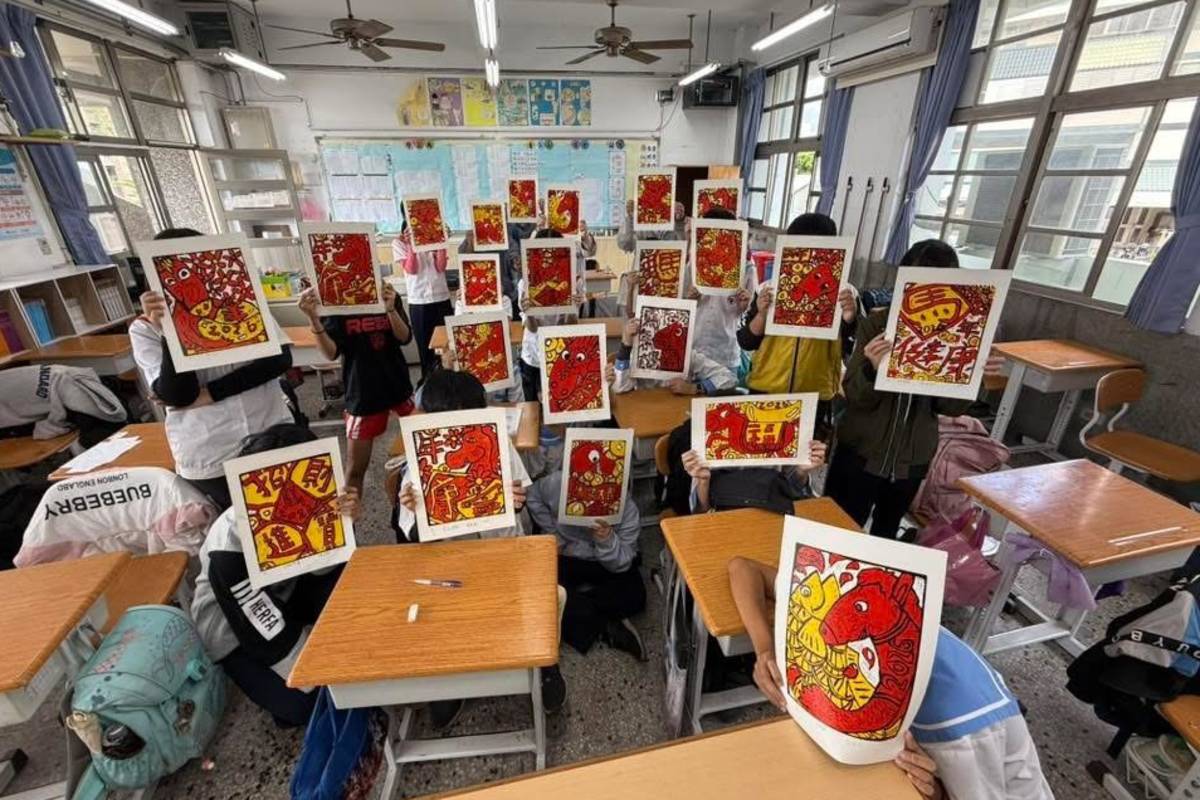 新生國小版印年畫作品(圖片來源/劉鎧瑋老師提供)