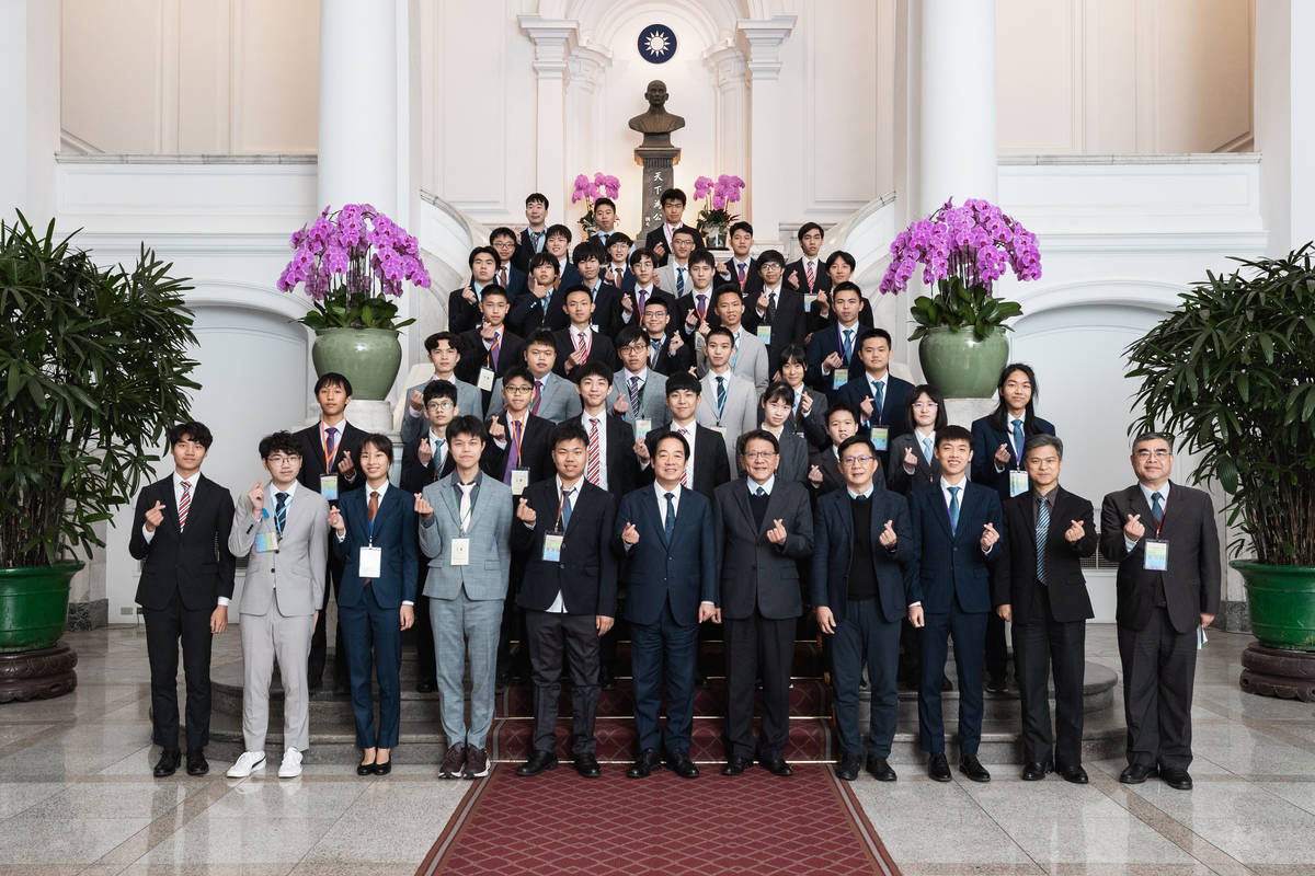賴清德總統21日下午接見「2025年國際數理學科奧林匹亞競賽代表團」。(取自總統府flickr)