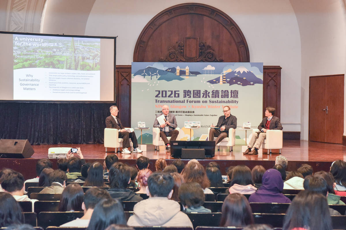 《大學永續治理》講座，由左至右為簡又新董事長、英國格拉斯哥大學Konstantinos Kontis全球合作事務院長、日本九州大學Johan Lauwereyns國際事務資深副校長、國立臺灣師範大學物理系劉祥麟主任。(臺師大提供)