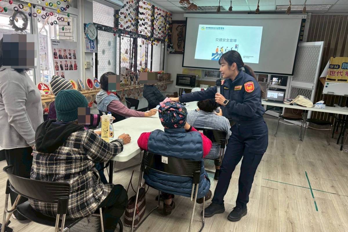 臺東縣警察局交通警察隊前往大王部落文健站