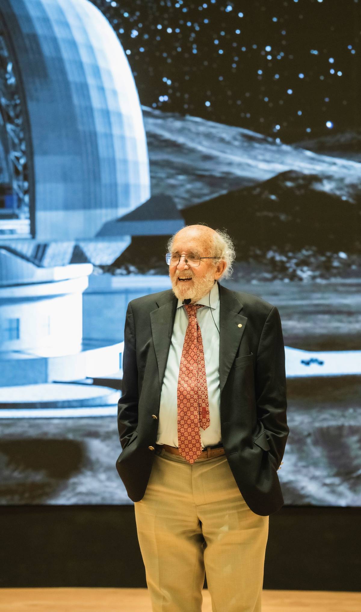 梅爾教授表示，受限於遙遠的距離與技術瓶頸，人類未來仍難以實際移居到其他星球