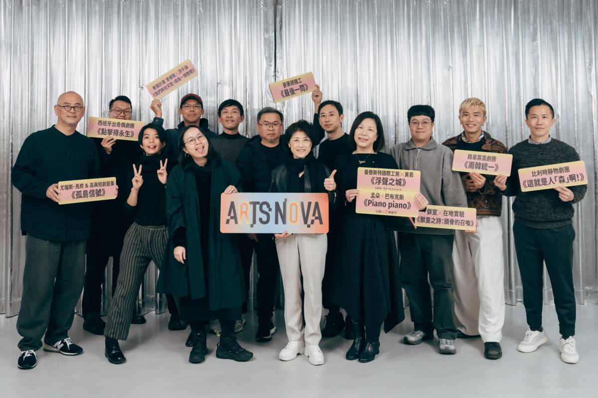 2026 Arts NOVA藝想春天於3月登場。藝術總監邱瑗（前排中）與國內節目團隊齊聚©臺中國家歌劇院，攝影：林軒朗 