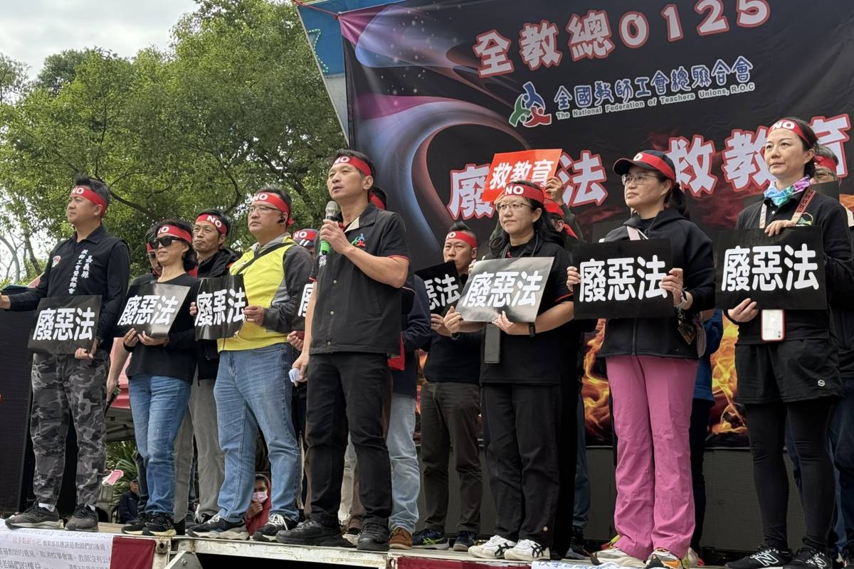  全國教師工會總聯合會理事長侯俊良致詞