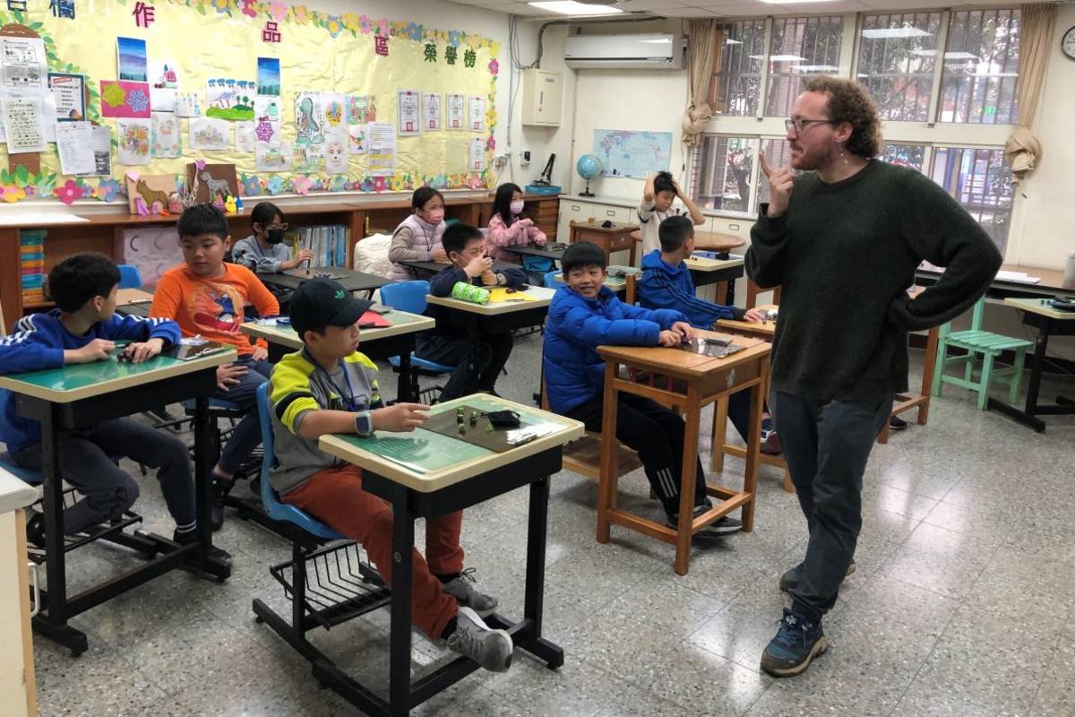 桃園市教育局在桃園文昌國中辦理「Witty Winter Wonderland 機智冬季奇幻地冬令營」