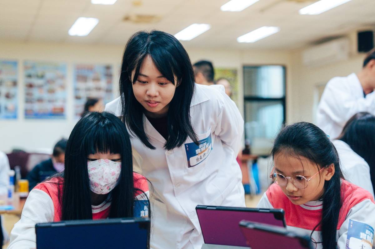 臺北市古亭國小攜手台積電慈善基金會與臺北醫學大學，辦理「台積電科普實驗室 Action!」