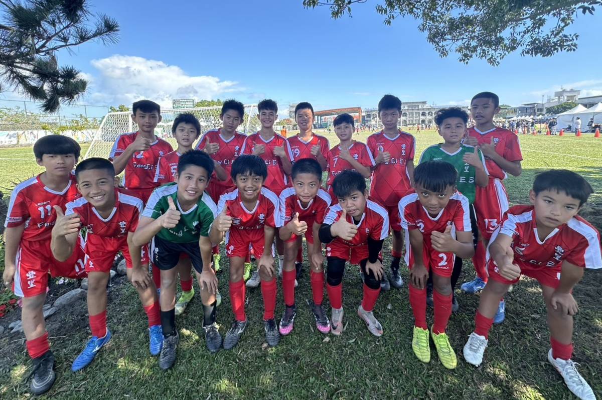 豐里國小足球隊學生