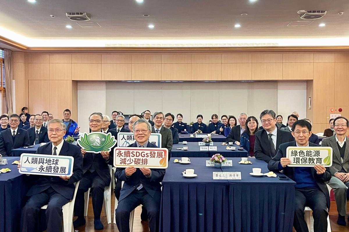 國立中央大學與慈濟四大志業今天(27日)舉行交流簽約儀式，就「慈善、醫療、教育、人文」四大面向簽署合作協議。(中央大學提供)