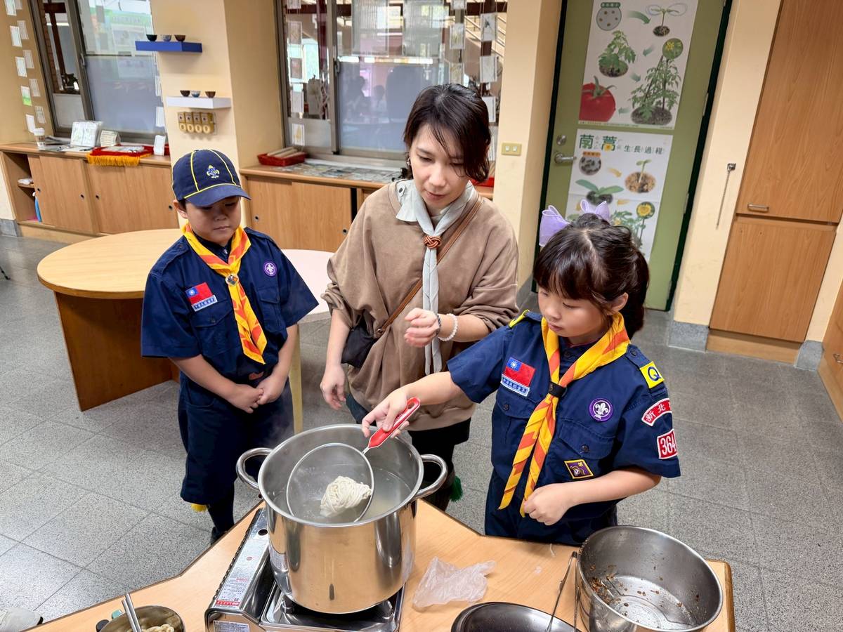 從產地到餐桌 新北三光幼童烹煮「愛心健康麵」