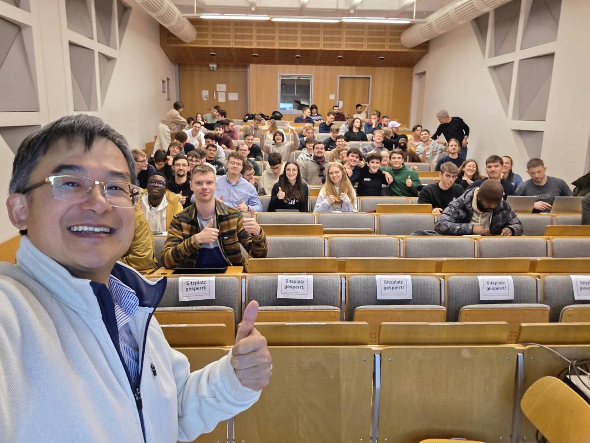 大同大學國際長楊祝壽赴德國紐倫堡科技大學教授科技英文，他鼓勵學生不用怕英文。(大同大學提供)