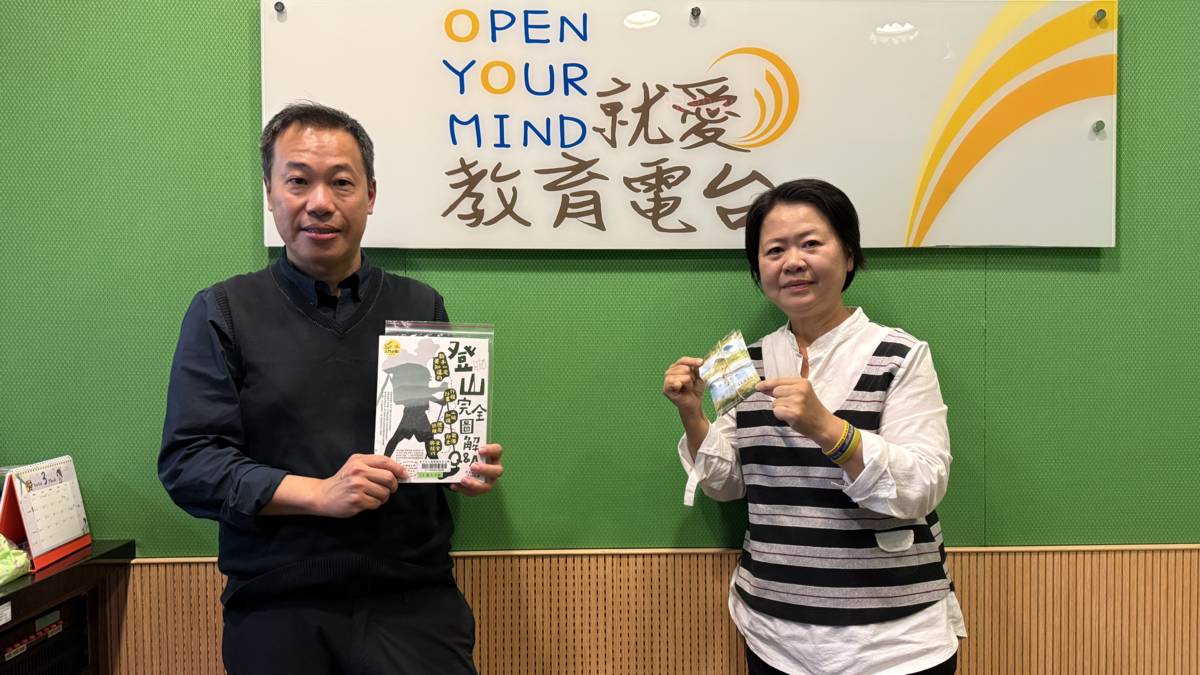 臺中市政府文化局技正温士源.溪東分館主任張倪華介紹臺中閱讀新地標. 溪東分館