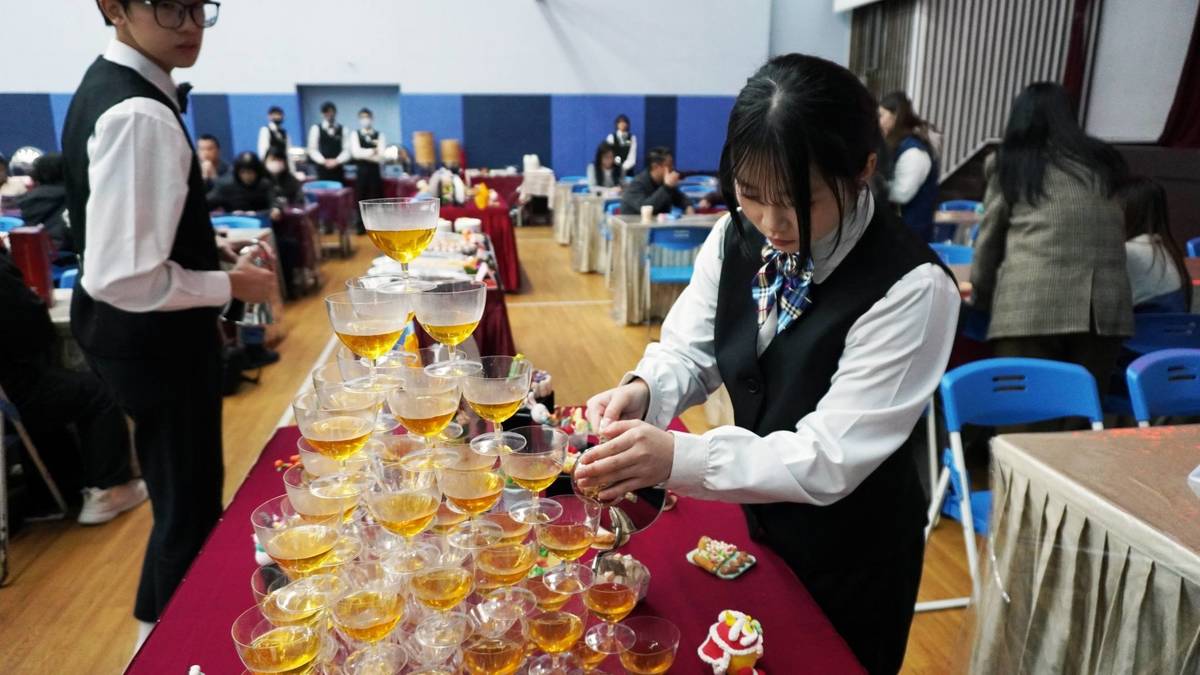 學生們各司其職，執行本屆的學習成果展

