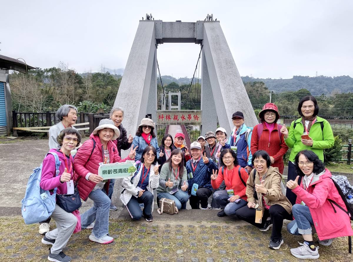 姚臻跟黃教授帶大家去坪林,認識茶葉喝好茶