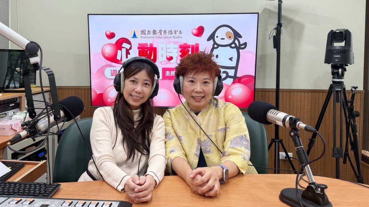 圖3-2端端主持人 vs 中華花藝王愛珠老師