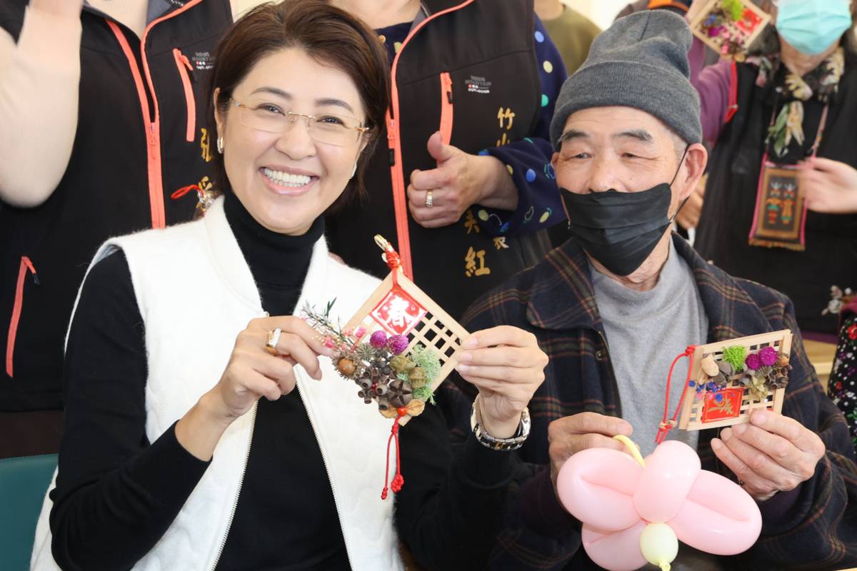 南投縣長許淑華宣布，全縣「一國中學區一日照中心」的布建率已達87.5%。