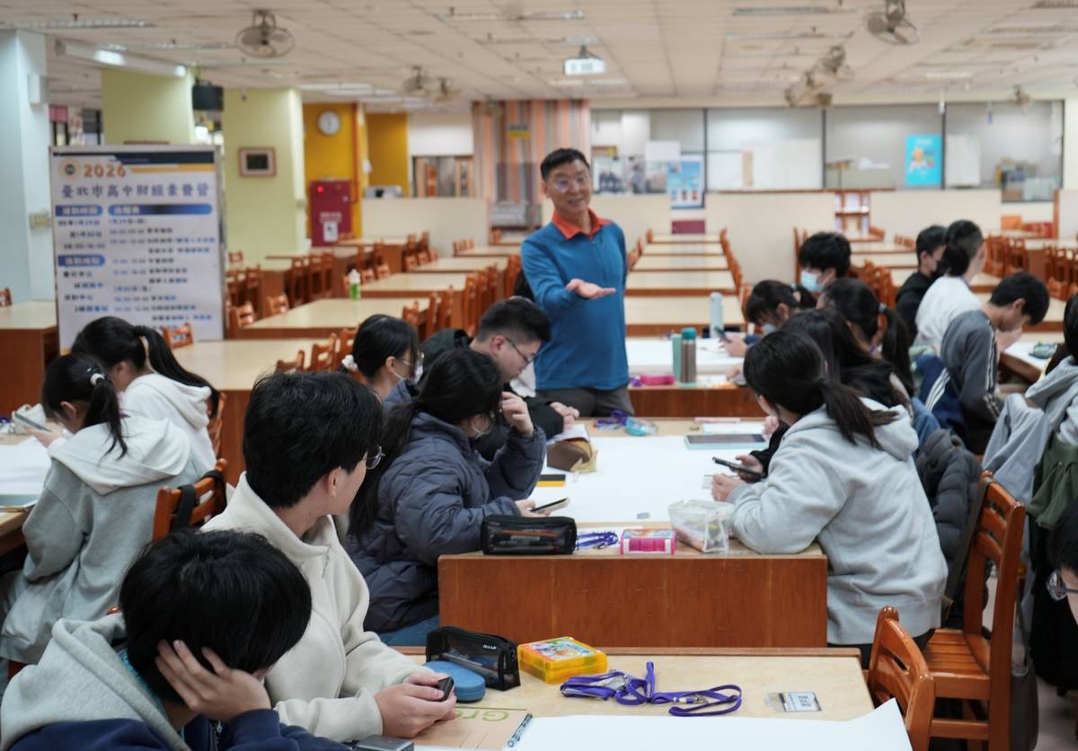 郭迺鋒教授引導同學透過AI工具進行「職涯人生旅程」共創