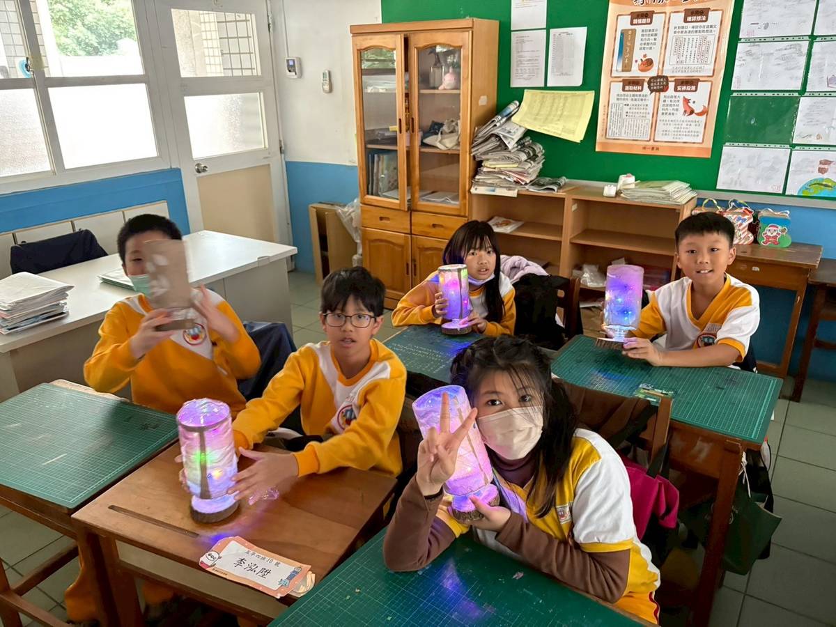 大忠國小茶染燈籠師生成果展示