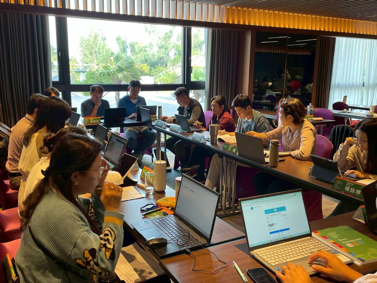 國立和美實驗學校王婕主任帶領種子教師性平課程實作