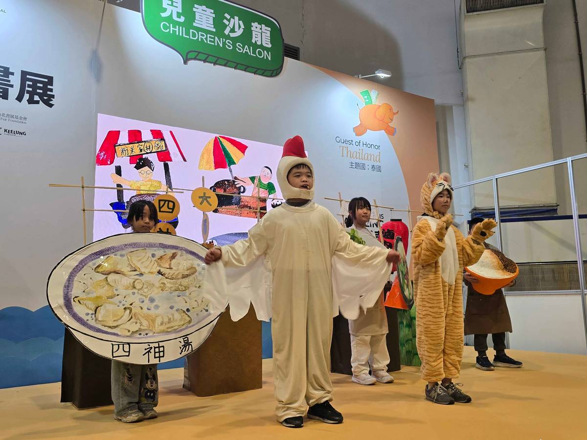 學生以生動的故事劇場演出，詮釋對家鄉文化的認同與熱愛