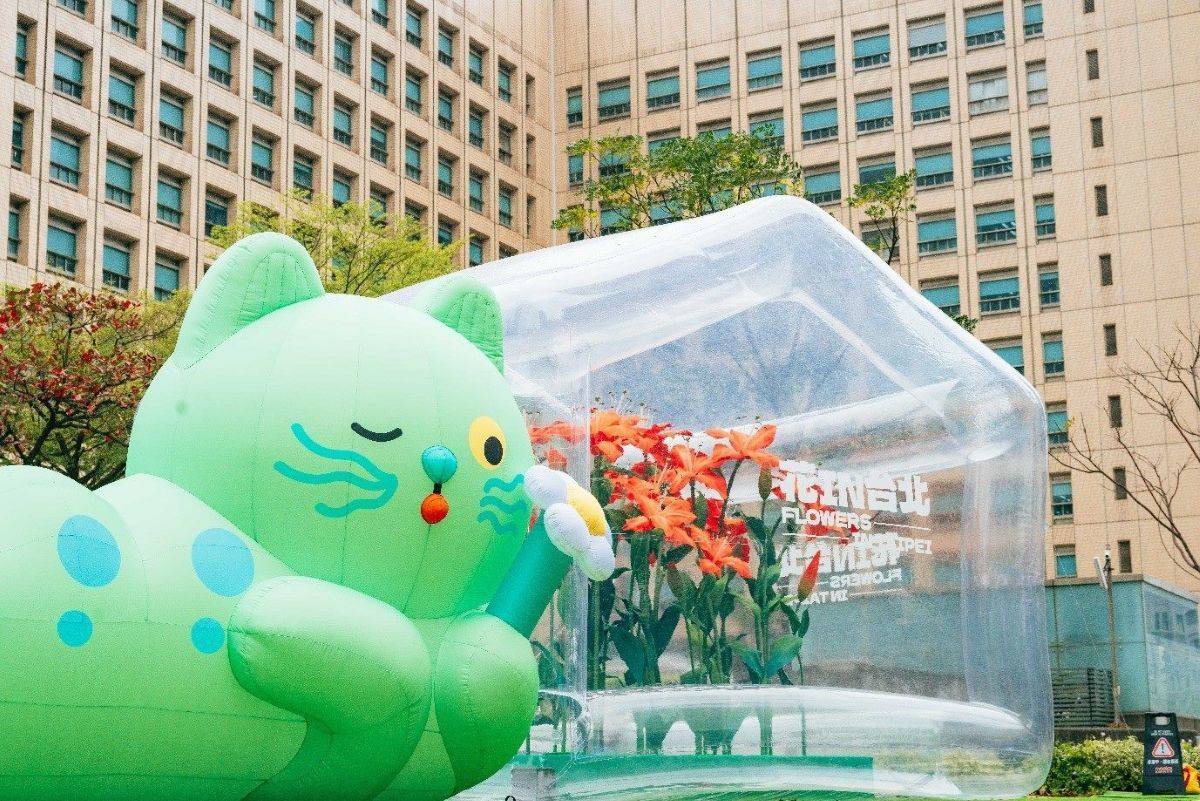 「園丁喵喵」結合絕美的透明溫室與巨型花藝設計，打造《春之幻境溫室》