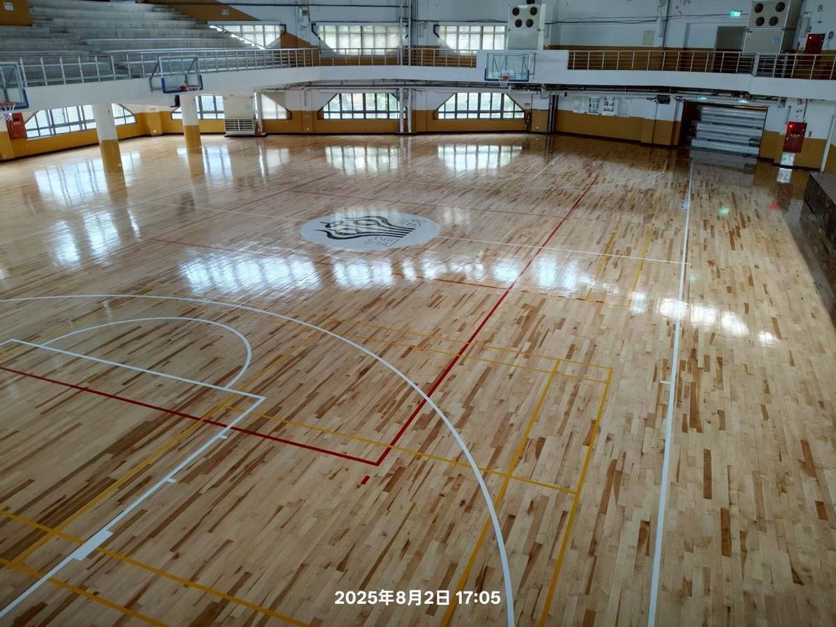 民生國中優化室內體育館地板，提供專業的球類競賽場地