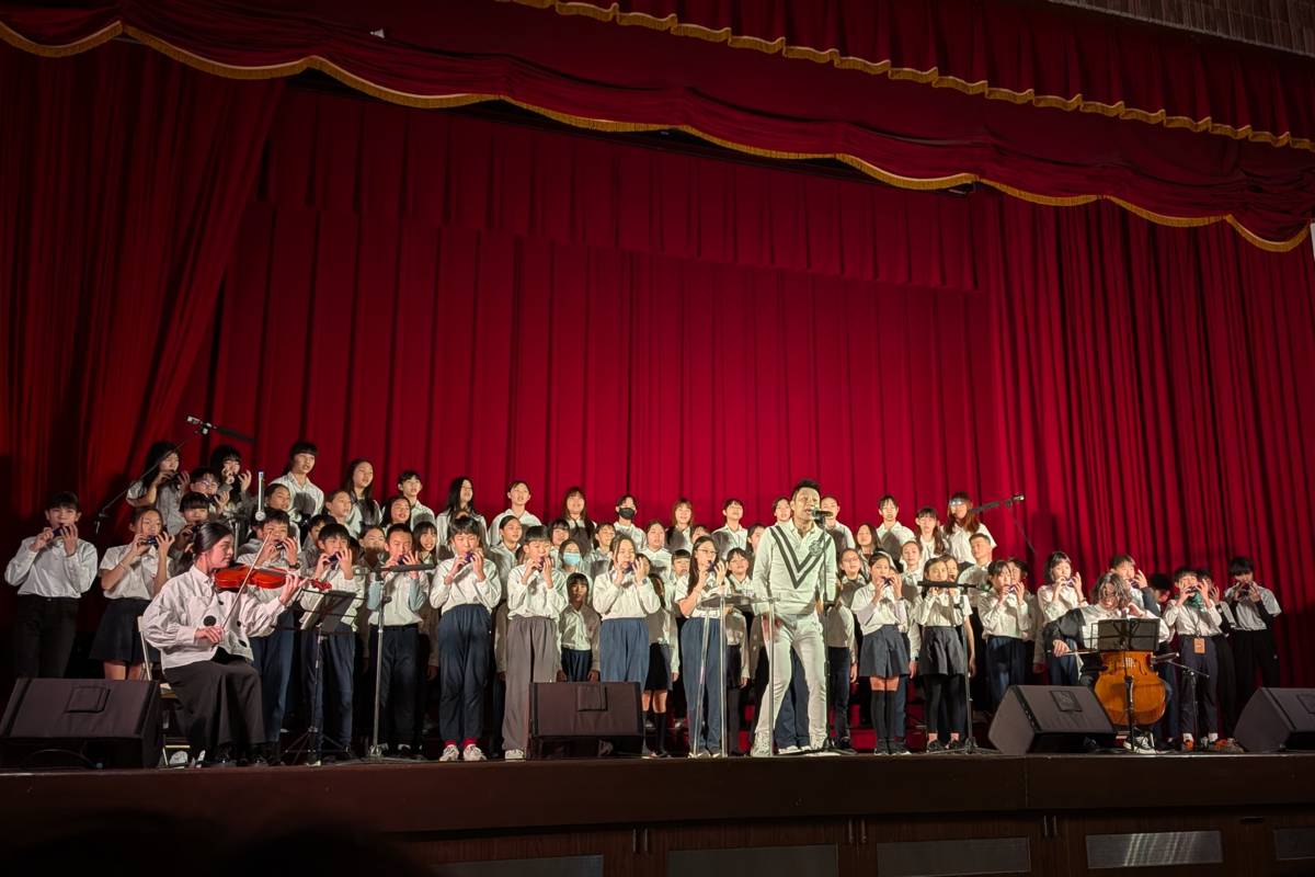 國北教大實小舉辦社團成果發表會，陶笛阿志與學生同臺演出