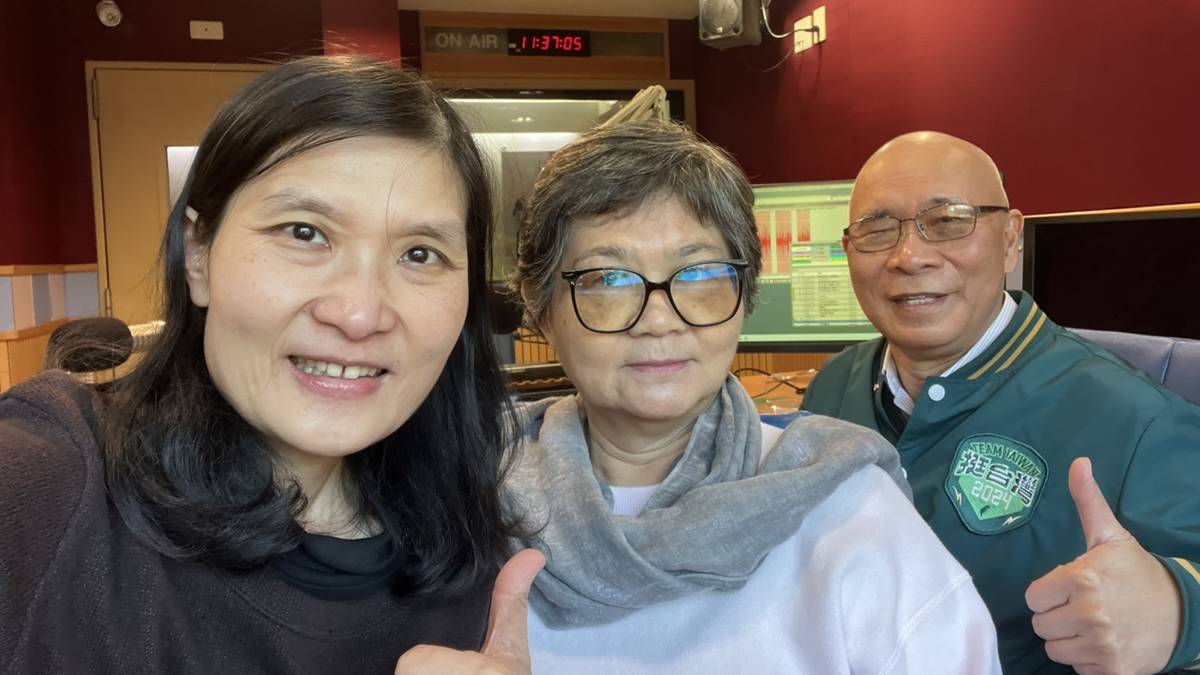 與洪德仁醫師伉儷合影  