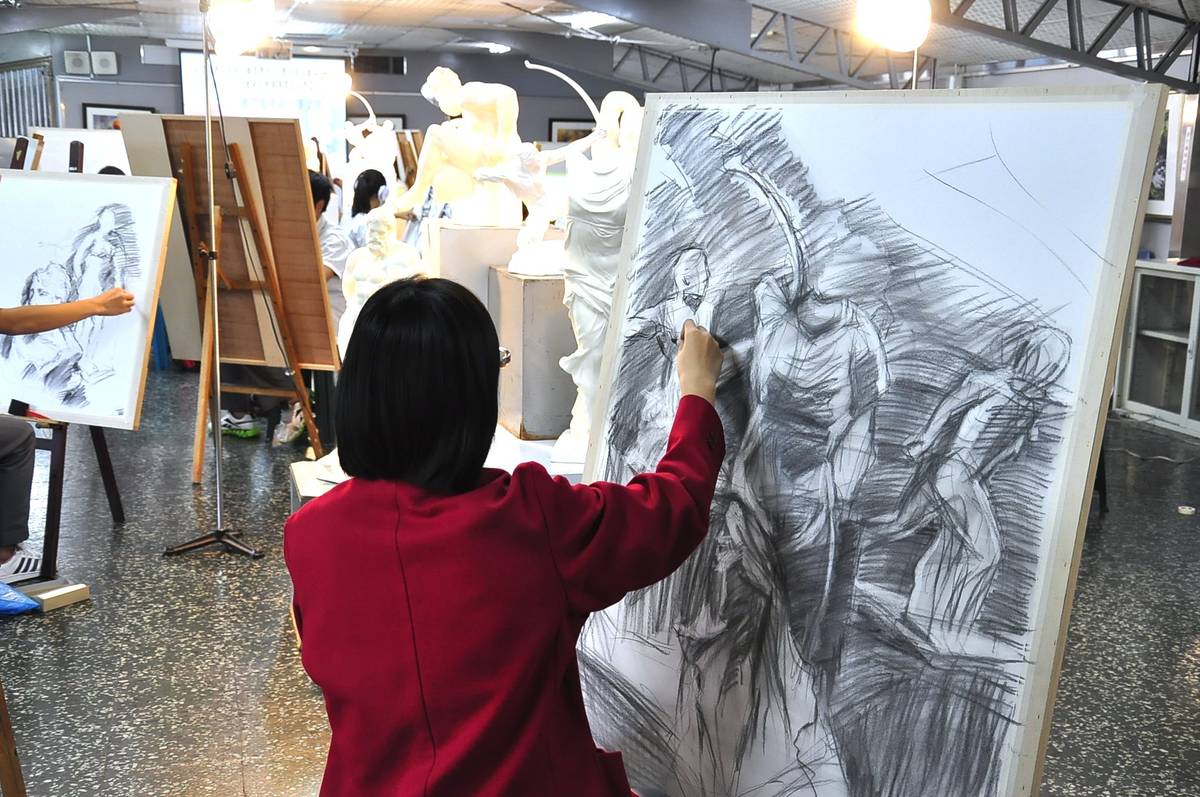 復興商工美術科藝術生活應用專班素描練習