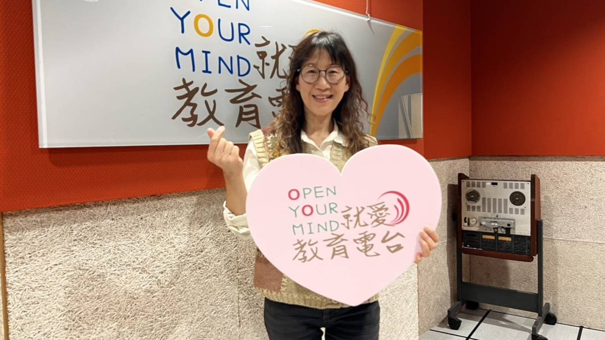 臺中市大肚國小謝青屏校長分享臺中市學校開發「臺中學‧雙語」教材的成果。