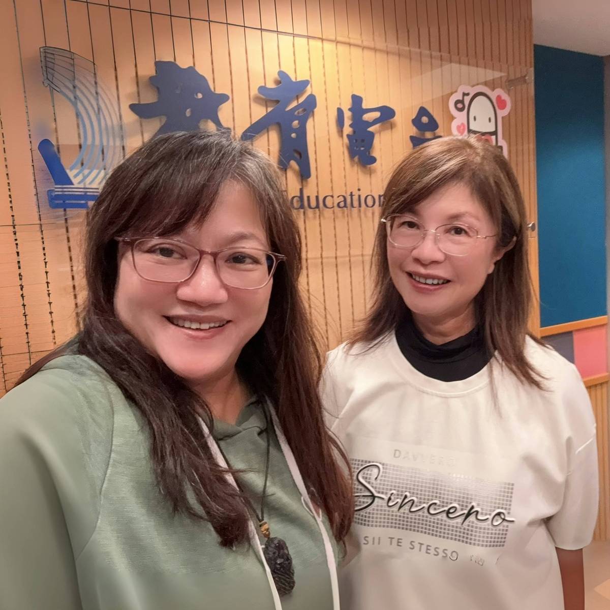 姚臻訪問邱資惠老師談長輩快樂學習數位手機使用