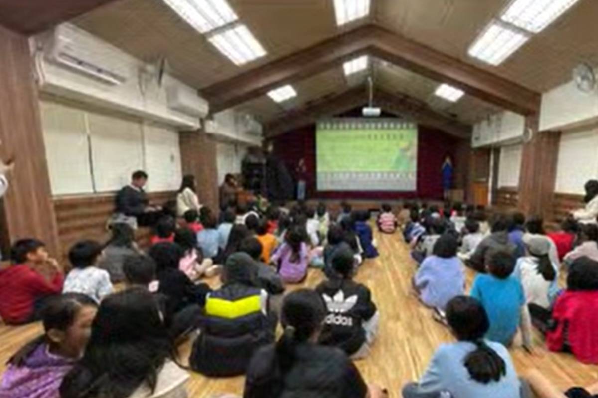 在社區場次之前，學校先進行校內影展


