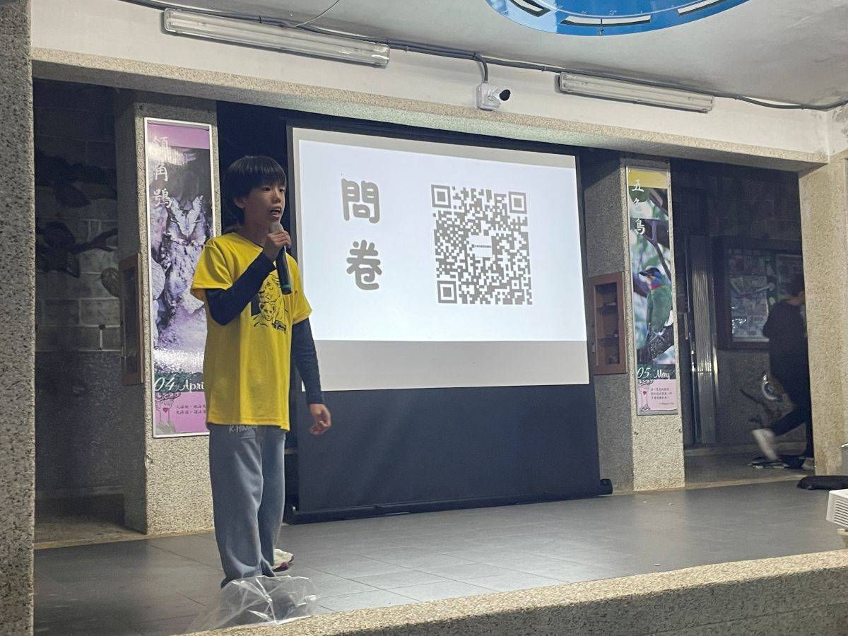 學生透過上臺簡報，訓練表達能力和自信