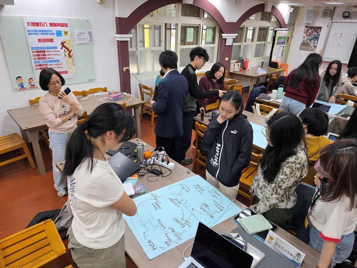 各校學生互相觀摩