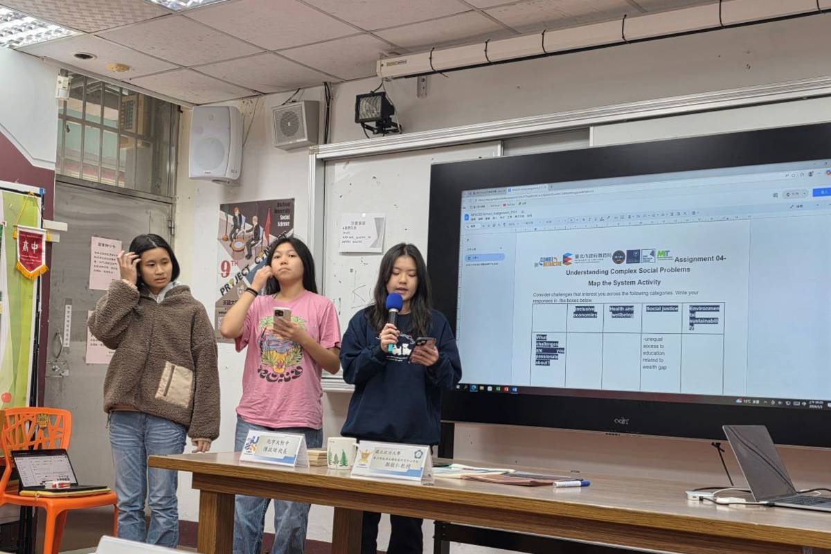 臺北市立大理高中辦理「MIT SSD國際學校工作坊」，中山女高學生進行全英文發表