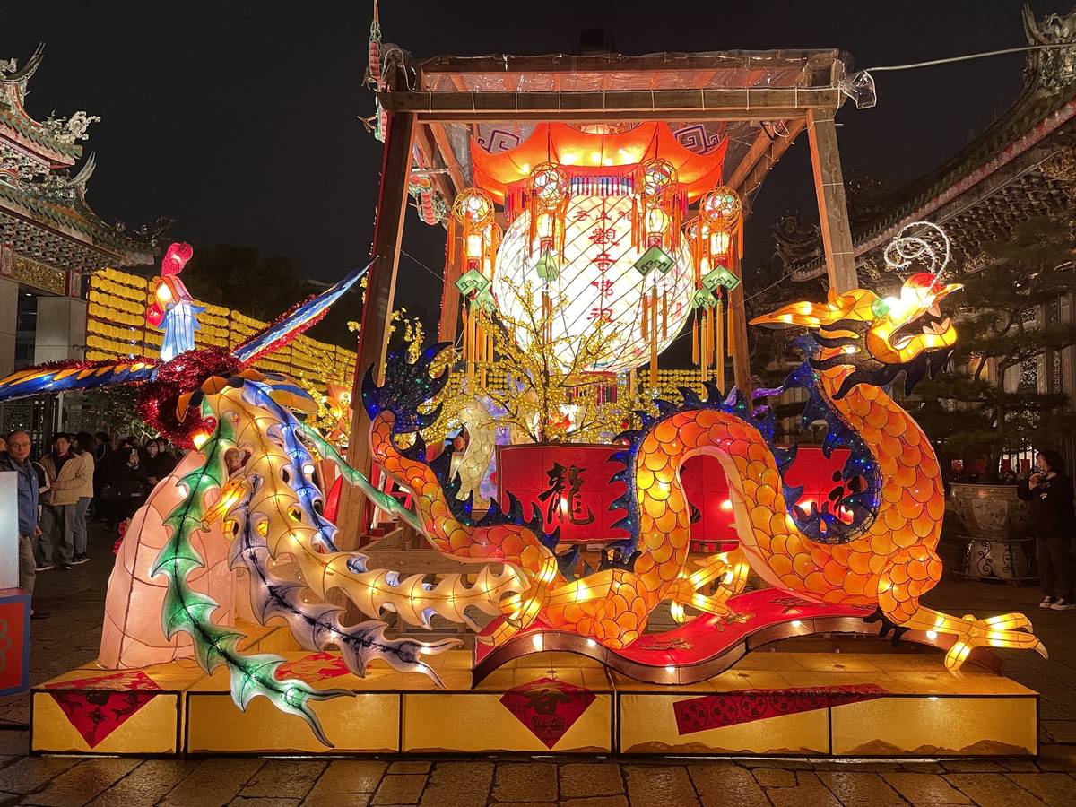 艋舺龍山寺展出平安燈