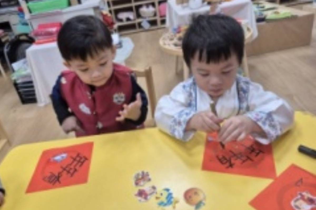 臺北市碧湖國小附設幼兒園規劃充滿年味的慶祝活動，小朋友體驗寫春聯